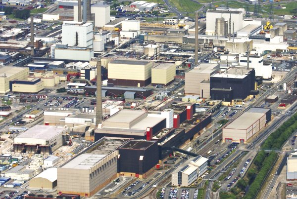 thermal oxide reprocessing plant (thorp) at sellafield in the UK